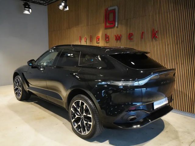 Aston Martin DBX V8