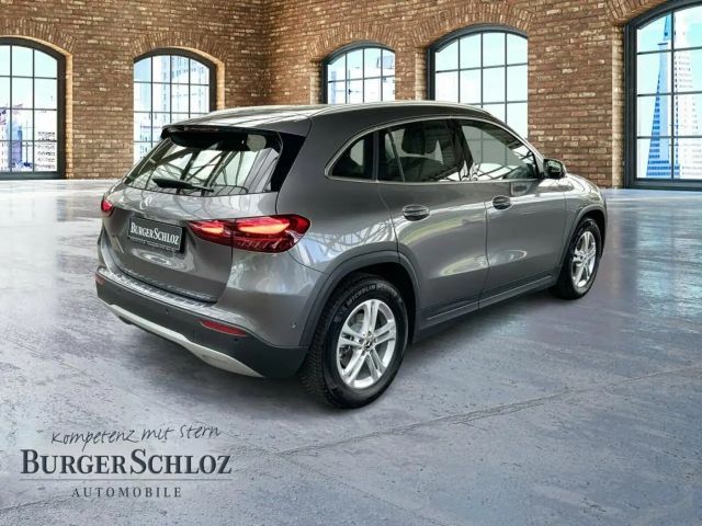 Mercedes-Benz GLA 180 Leder el.Heck KAM PDC SpurH Navi AUT