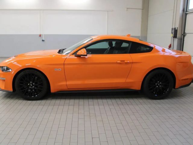 Ford Mustang Fastback GT 5.0 V8
