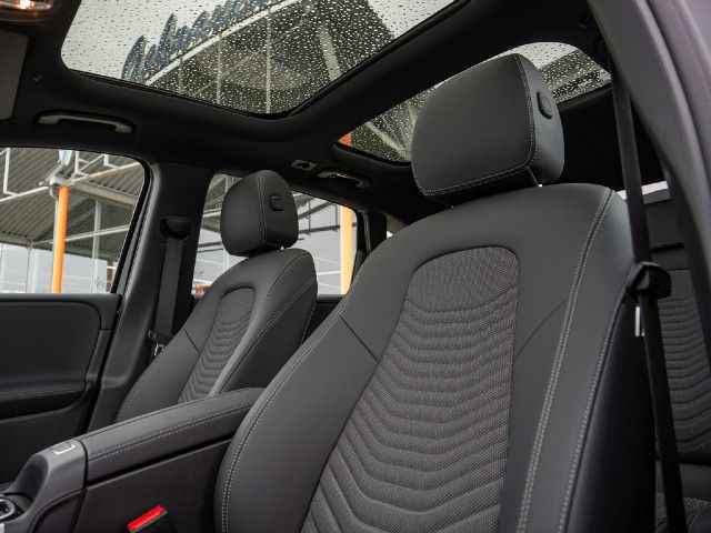 Mercedes-Benz B 180 Sedan