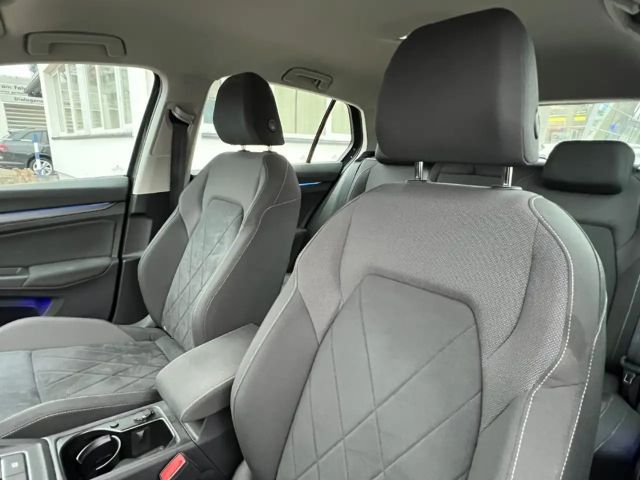 Volkswagen Golf 1.5 TSI Style
