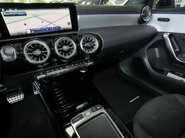 Mercedes-Benz A 200 AMG Line