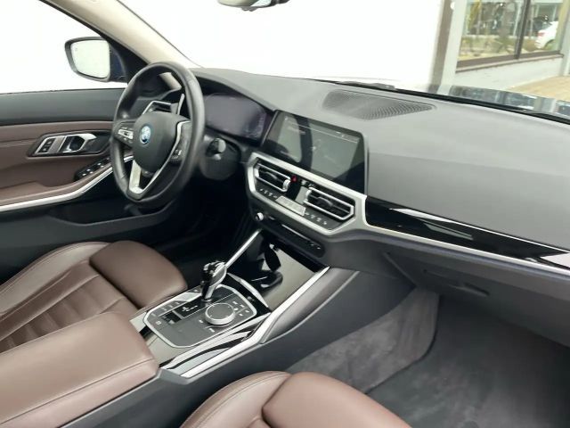 BMW 330 330e Touring xDrive