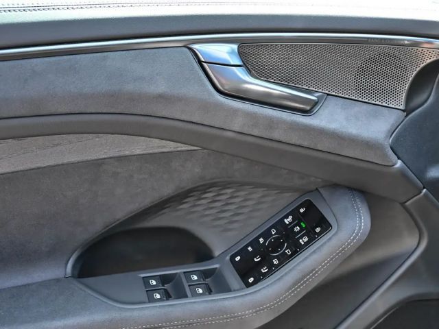 Audi A6 Avant Quattro S-Tronic