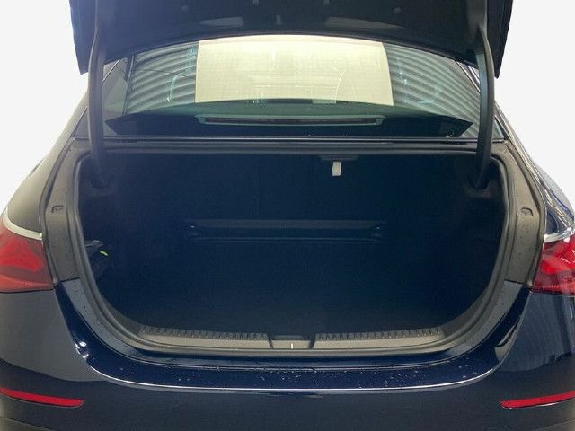 Mercedes-Benz E 200 E 200 d Sedan