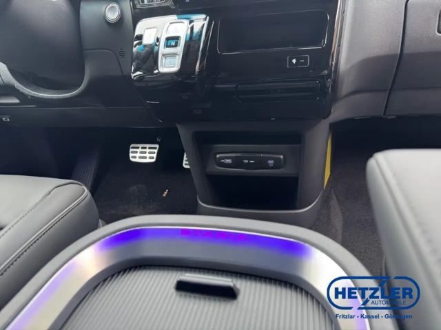 Hyundai Staria Signature