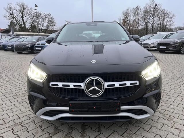Mercedes-Benz GLA 180 *LED Navi Sitzh. Rückfahrkamera DAB*