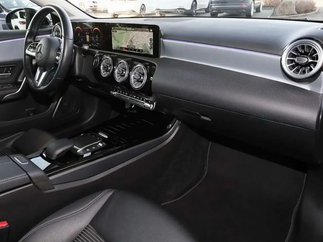 Mercedes-Benz A 250 A 250 e