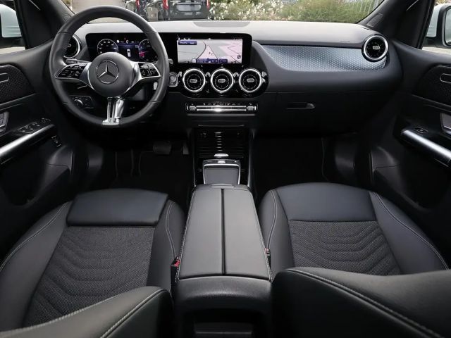 Mercedes-Benz B 200 DISTRONIC+TOTWINKEL+360°+MBUX+LED+17 ZOLL