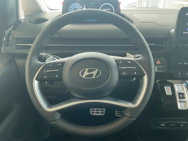 Hyundai Staria Signature