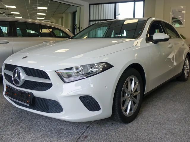 Mercedes-Benz A 200 A 200 Automatik +Navi+PDC+SHZ+Carplay+Android+Temp