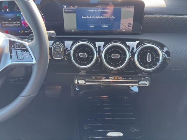 Mercedes-Benz A 180 Hatchback Progressive