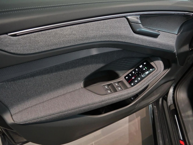 Audi A6 Avant Quattro S-Tronic