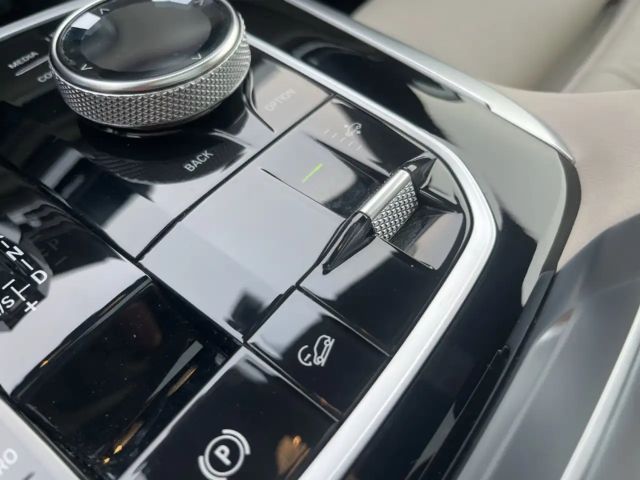 BMW X7 i/HUD/Panorama/Navigation/HarmanKardon