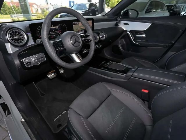 Mercedes-Benz CLA 200 AMG Line Coupé