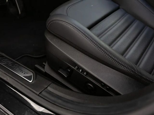 Alfa Romeo Giulia AT8 Q4