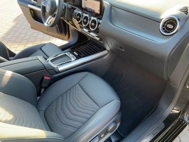 Mercedes-Benz B 250 4MATIC Progressive Sedan