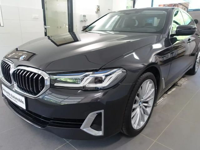 BMW 520 520d Luxury Line Sedan xDrive