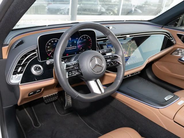 Mercedes-Benz E 200 4MATIC Sedan