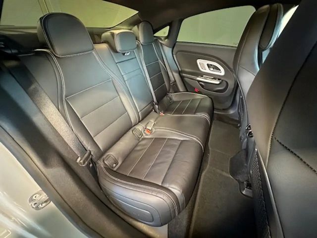Mercedes-Benz CLA 350 4MATIC AMG Line