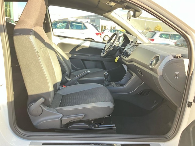 Volkswagen up! Active