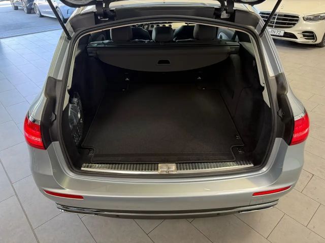 Mercedes-Benz E 220 AVANTGARDE E 220 d Estate