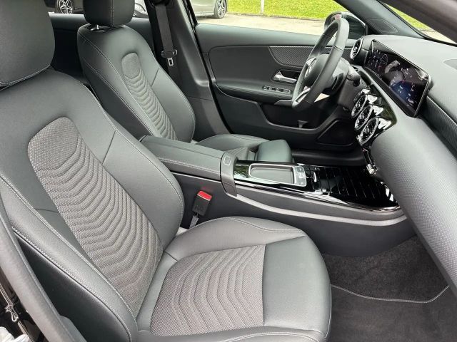 Mercedes-Benz A 180 Hatchback Progressive