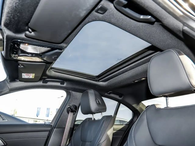 BMW 330 330d M-Sport Sedan