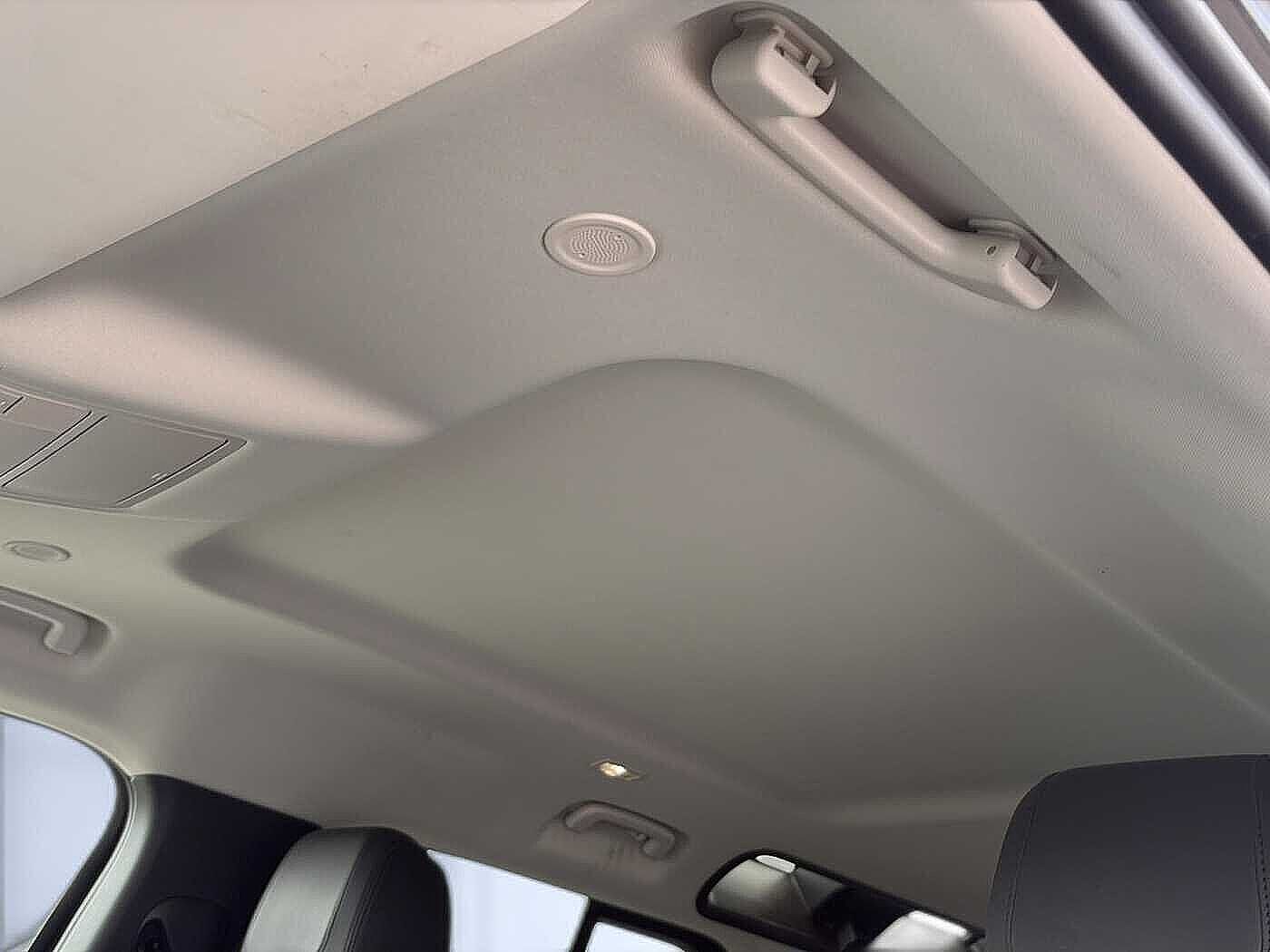 Land Rover Defender 110 S