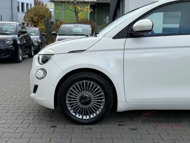 Fiat 500e +Rückfahrkamera+PDC+Sitzheizung+Carplay+Klimaaut.