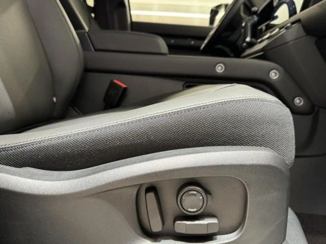 Land Rover Defender 110 Black Pack