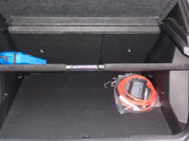 Peugeot E-2008 Allure Pack