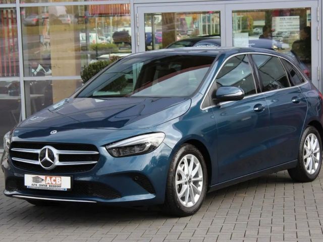 Mercedes-Benz B 180 Business Line Sedan