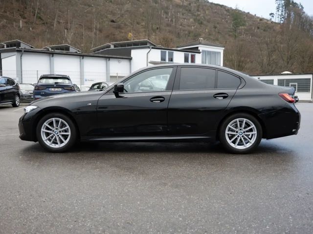 BMW 320 320i M-Sport Sedan