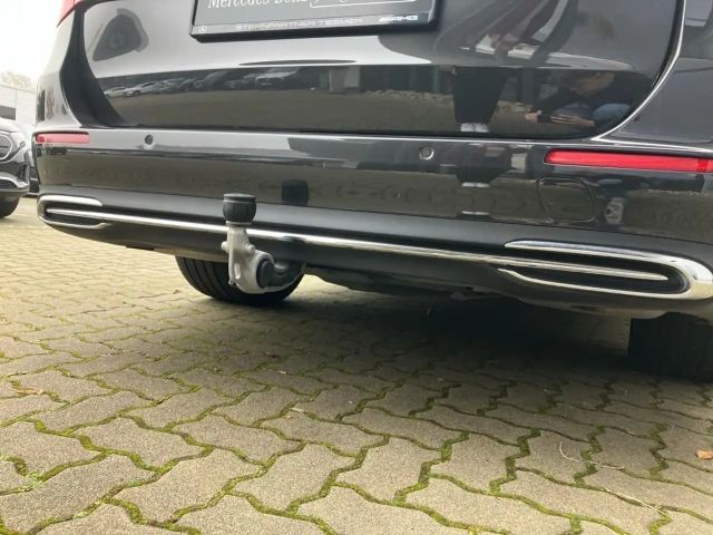 Mercedes-Benz E 300 AVANTGARDE Estate