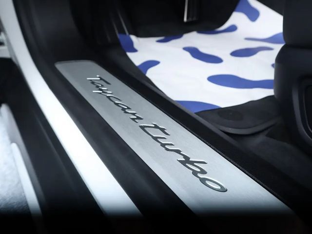 Porsche Taycan Turbo