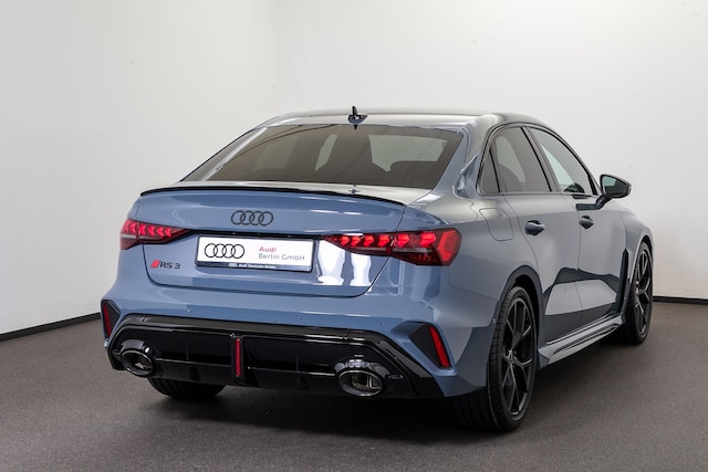 Audi RS3 Quattro S-Tronic Sedan