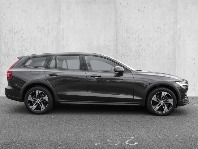Volvo V60 Cross Country AWD Plus