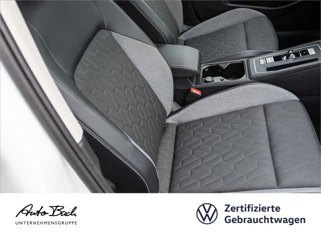 Volkswagen Golf 1.5 eTSI DSG Golf VIII