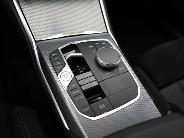 BMW 320 320i M-Sport Sedan xDrive