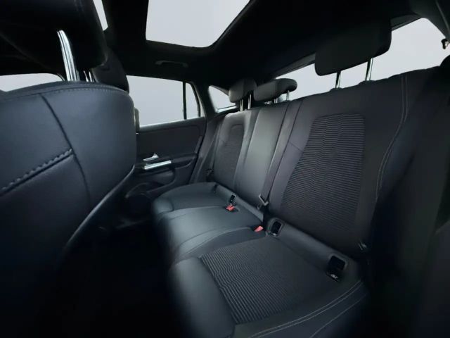 Mercedes-Benz GLA 200 7G-DCT *LED*Pano*Digital*MBux*SHZ*