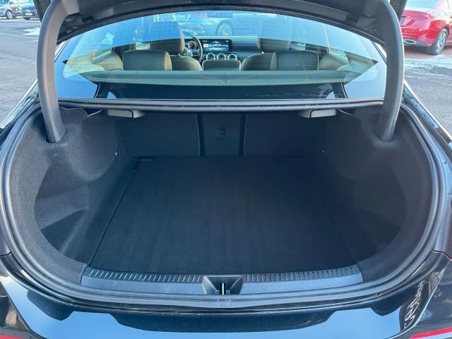 Mercedes-Benz A 180 Pano+Ambiente+MBUX+Keyless+Leder+AMG18`