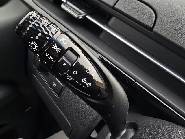 Hyundai Staria Signature