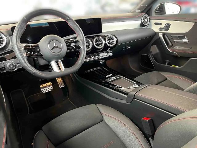 Mercedes-Benz CLA 220 4MATIC AMG Line Coupé