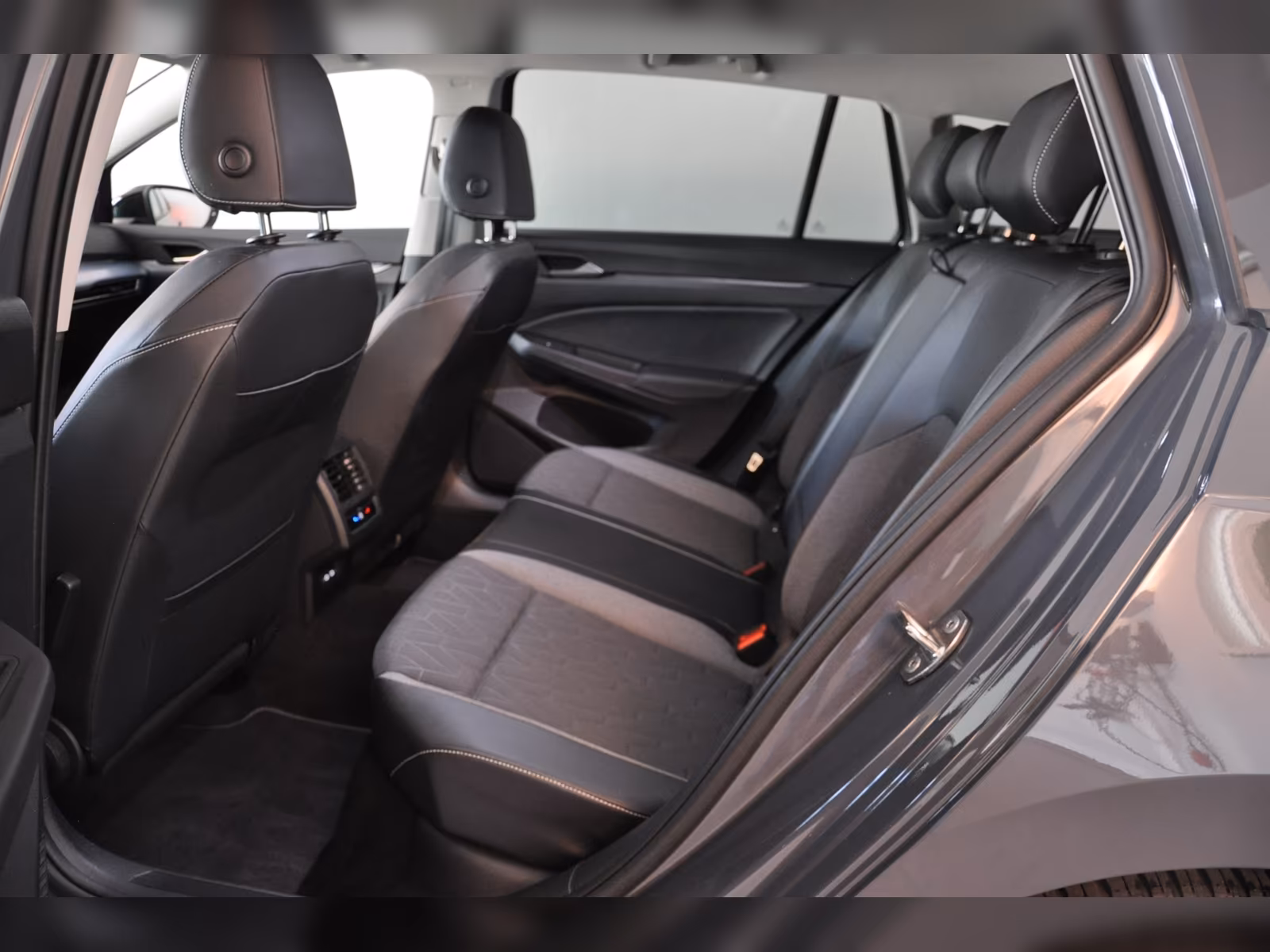 Volkswagen Golf 1.5 eTSI Plus Variant