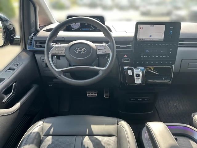 Hyundai Staria Signature