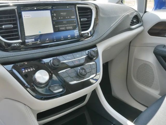 Chrysler Pacifica Limited