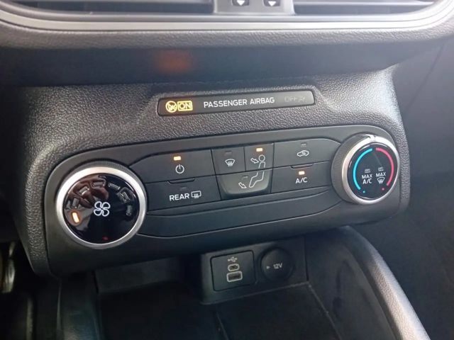 Ford Focus Cool & Connect