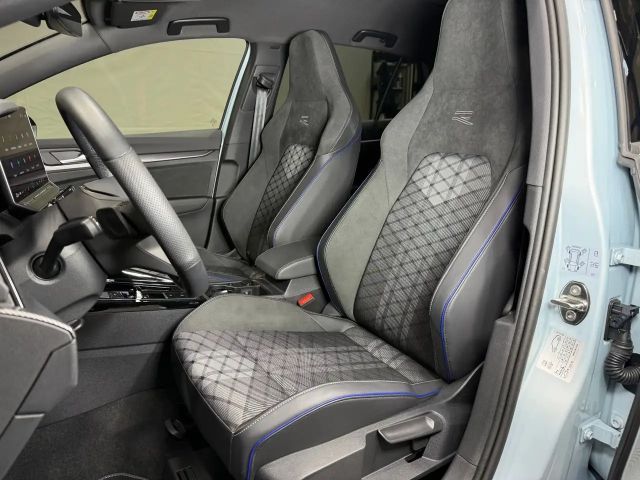 Volkswagen Golf 1.5 eTSI DSG R-Line