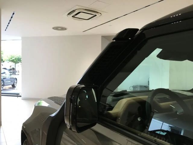 Land Rover Defender 110 D300 Dynamic HSE